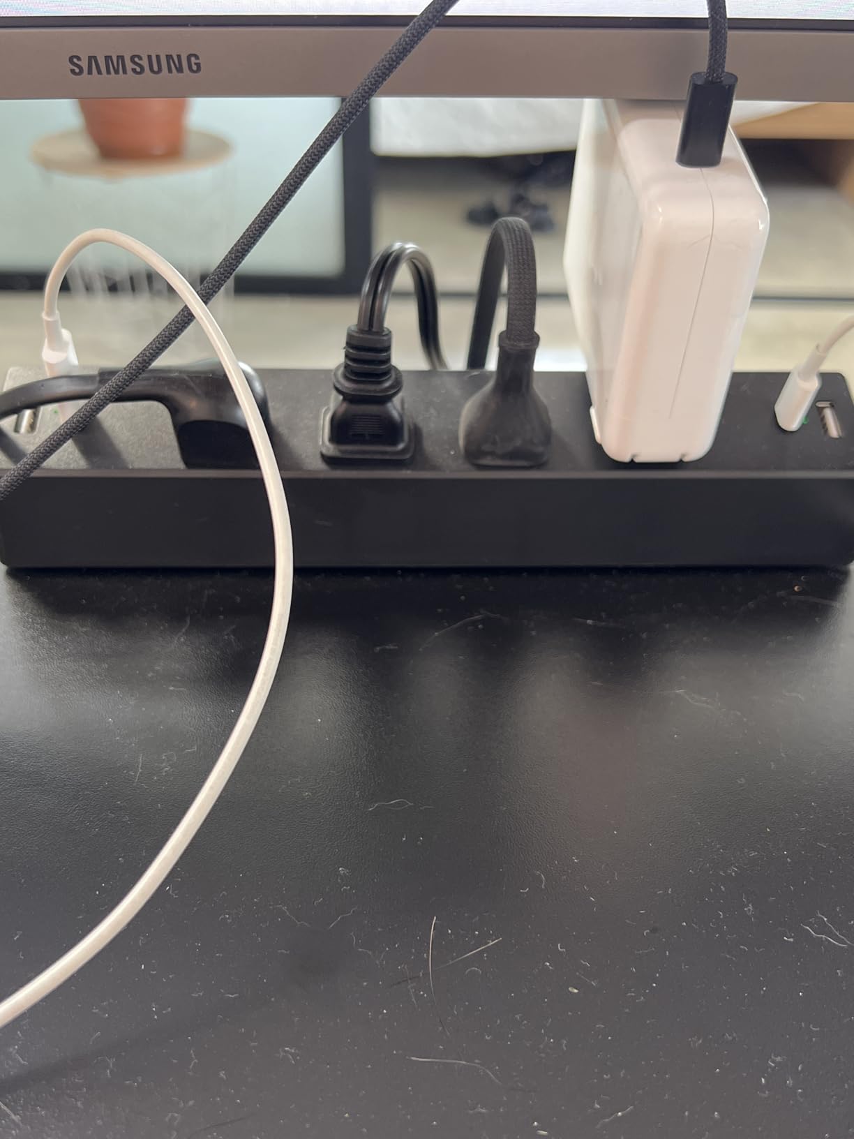 Desk Clamp Power Strip, 4 AC Outlets 4 USB Ports, Fit 1.7in Tabletop Edge, PD 20W Flat Plug Charging Station, 6FT Extension Cord for Dorm, Office, Gaming Room customer photo 1