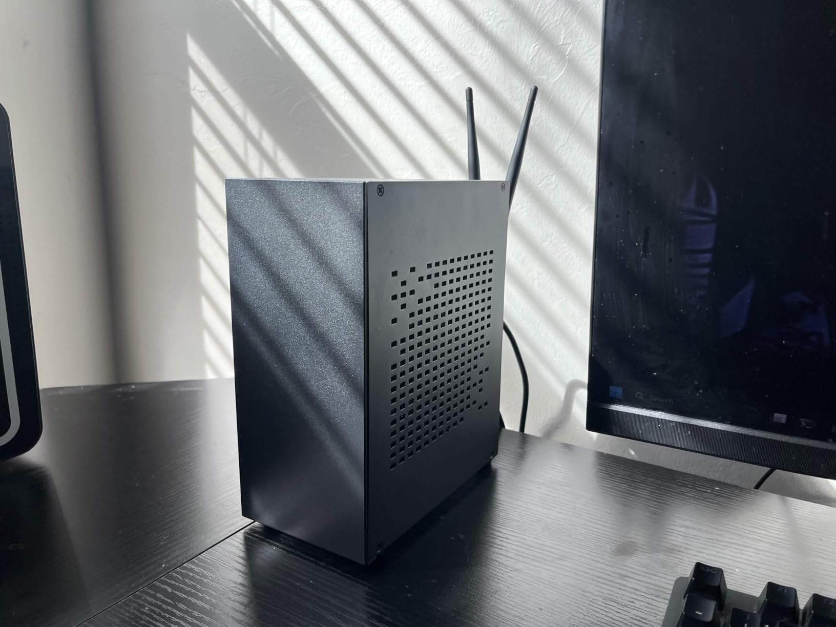 Aluminum Mini ITX Case with PCIe 3.0 Riser, JOYJOM Mini PC Case, SFF Small Form Factor PC Case, TX Computer Gaming Case Supports GPU Graphics Card (Black) customer photo 2