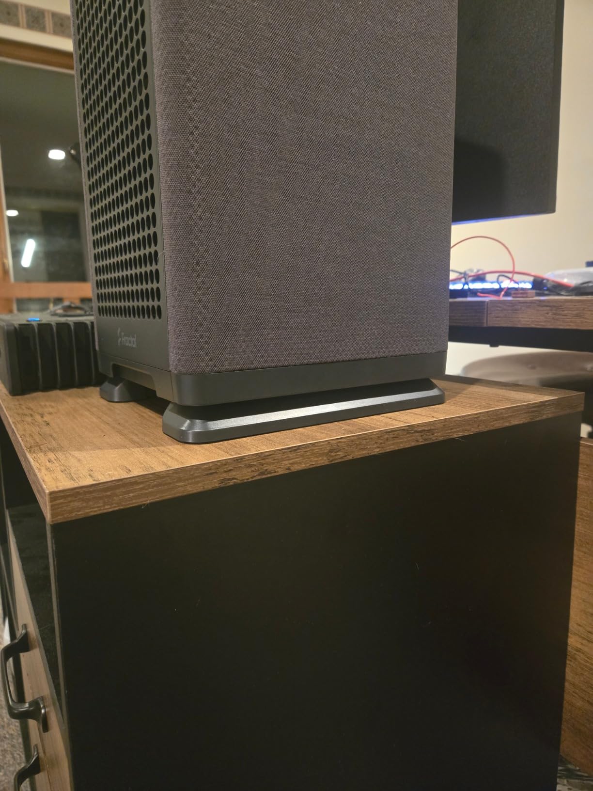 Phanteks Mood Light Gray PC Case - Sleek Fabric Design, 180mm Top Fan, Conceals 325mm Graphics Card, m-ITX Motherboard Compatible, Easy Access Build, Efficient Cooling customer photo 2