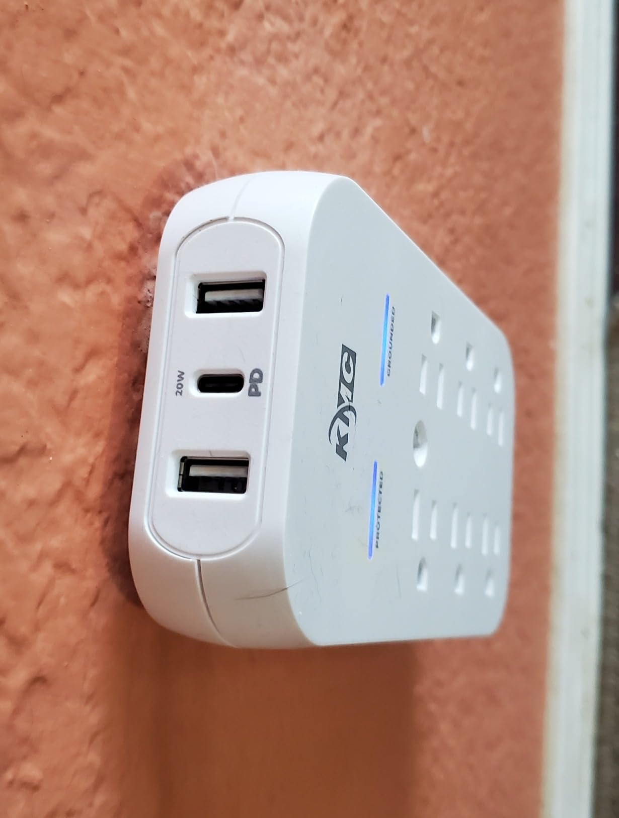 KMC 6-Outlet Extender USB-C PD Surge Protector Wall Tap, Multi-Plug USB Wall Charger, 2 USB-A Ports & USB-C 20W Power Delivery, High-Speed Phone Charger, 980J Surge Protection, UL/ETL Certified, White customer photo 1