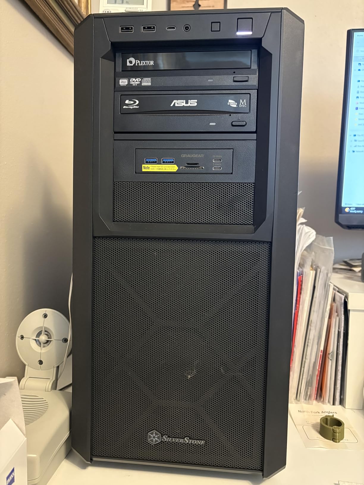 Silverstone Technology SETA D1 Mid-Tower ATX Chassis with High Storage Capability & Versatility, SST-SED1-B customer photo 1