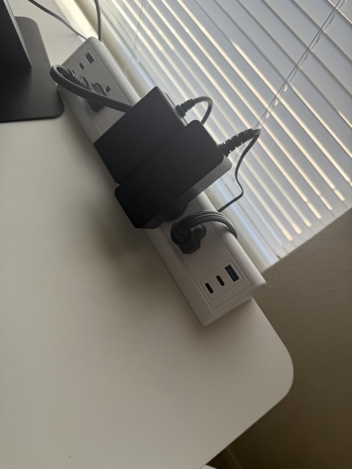 Jgstkcity Desk Clamp Power Strip USB C, 40W Total Fast Charging Station, 4 PD 20W USB C Ports, Desk Edge Mount Surge Protector, 5 Outlets, Fit 1.96