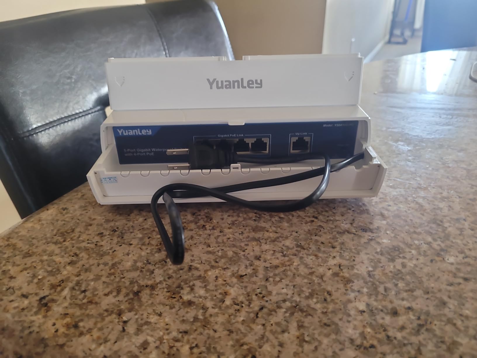 YuanLey 4-Port PoE Switch Gigabit- Waterproof Outdoor Ethernet Unmanaged Network Switch with VLAN Function, 78W Built-in Power, IEEE802.3af/at Support and Plug & Play, Ideal for Outdoor Use customer photo 2