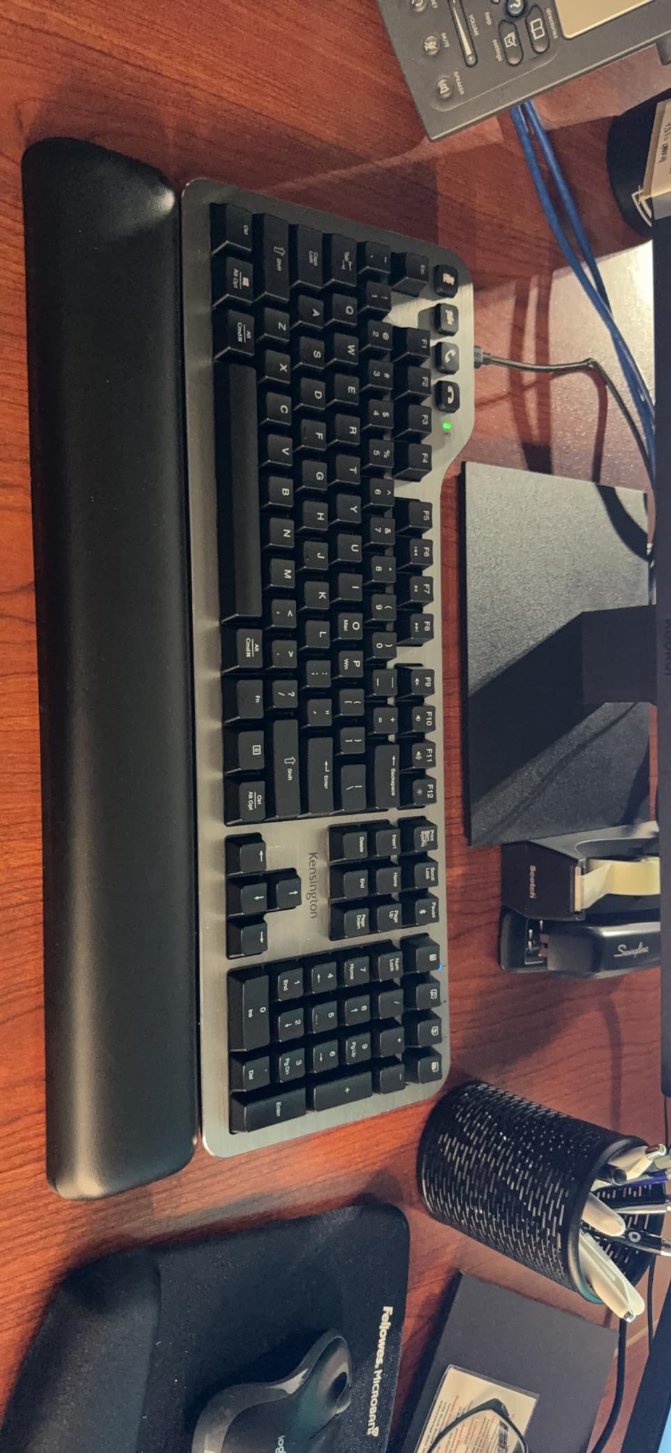 Kensington MK7500F QuietType Pro Mechanical Keyboard Space Gray | Silent mechanical keys, 2.4GHz and Bluetooth wireless, backlit, spill-proof, compatible with Mac M1-M4 and Windows customer photo 2