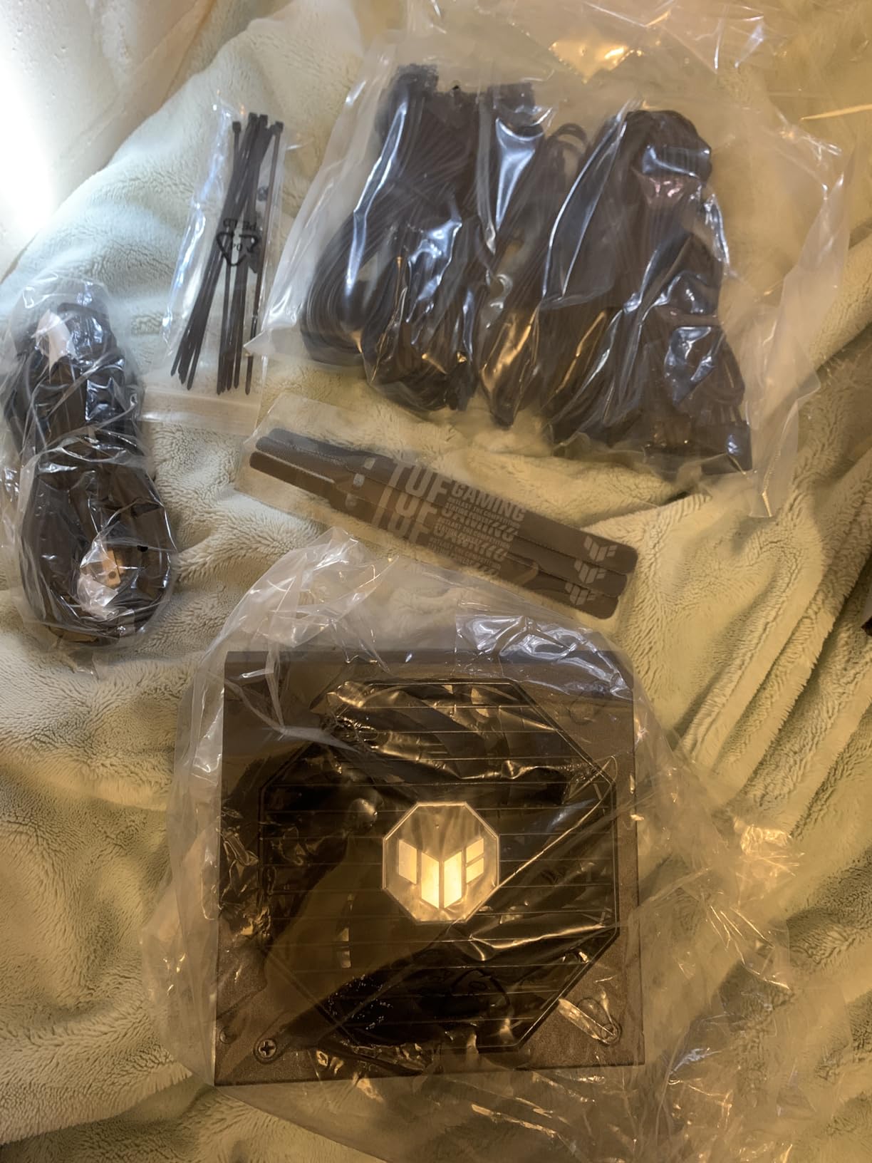 ASUS TUF Gaming 850W Gold (850 Watt, ATX 3.1 Compatible, Fully Modular Power Supply, 80+ Gold, Military-Grade Components, Dual Ball Bearing, Axial-tech Fan, PCB Coating, 10 Year Warranty) customer photo 1