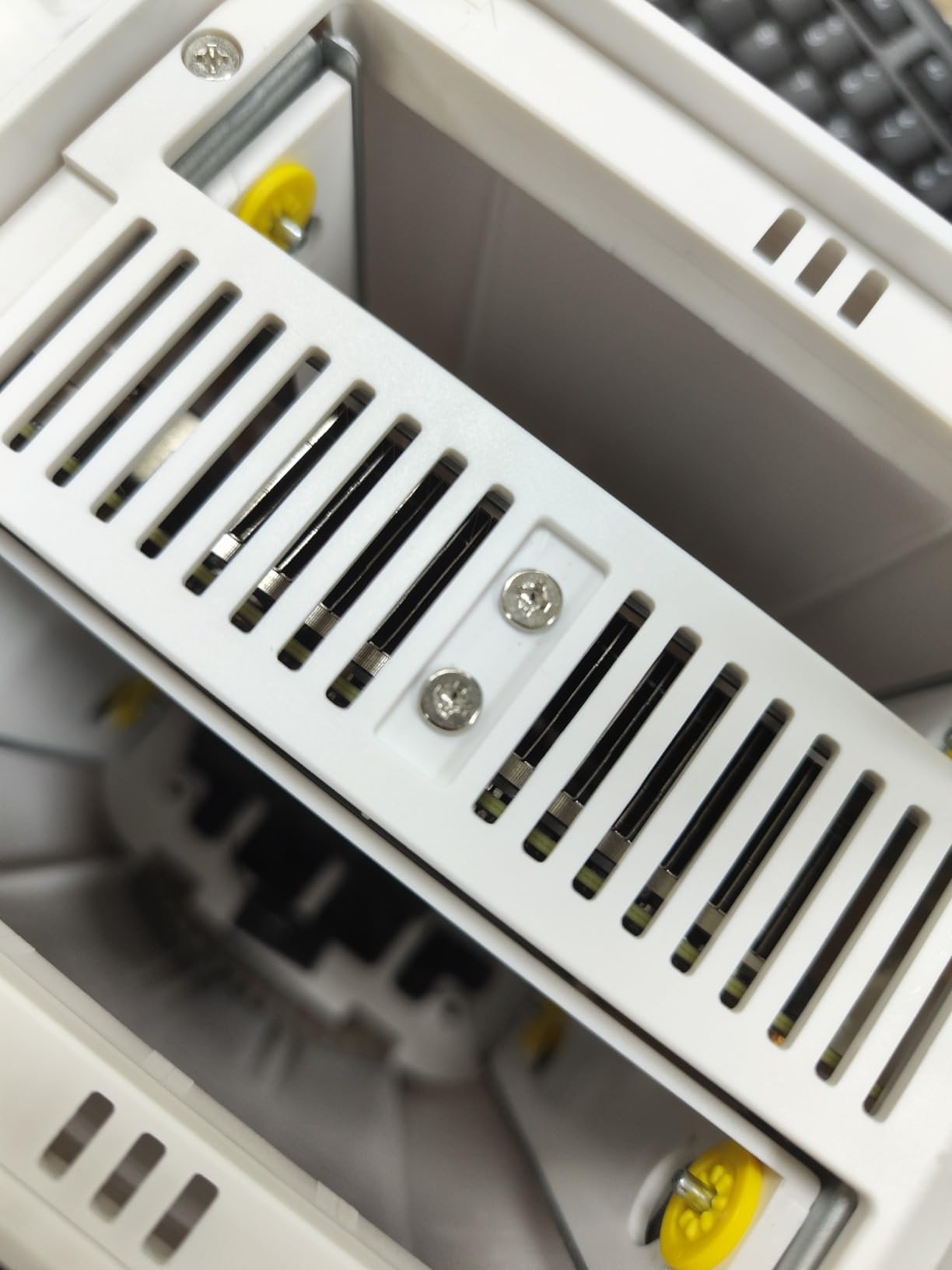 AOOSTAR R7 AMD R7 5825U Mini PC 8C/16T uP, Support 44T (2 * 22T 2 Bay Storage), Mini Desktop NAS Without RAM/SSD, Dual NVME Slots WiFi 6 Dual 2.5G LAN Soft Router Plex Sever customer photo 1