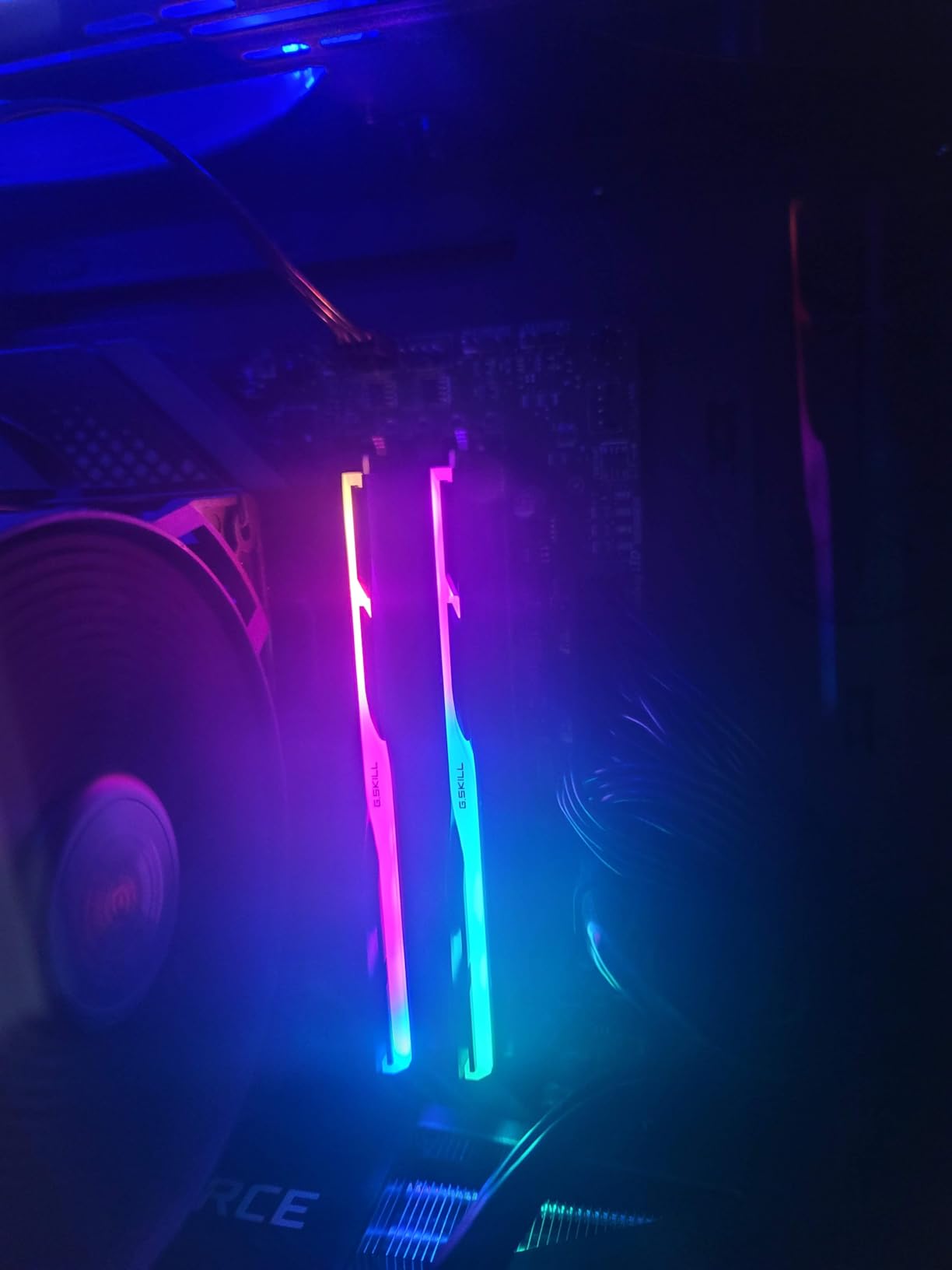 G.SKILL Trident Z5 RGB Series DDR5 RAM (Intel XMP 3.0) 32GB (2x16GB) Up to 6400MT/s CL32-39-39-102 1.40V Desktop Computer Memory U-DIMM - Matte White (F5-6400J3239G16GX2-TZ5RW) customer photo 1