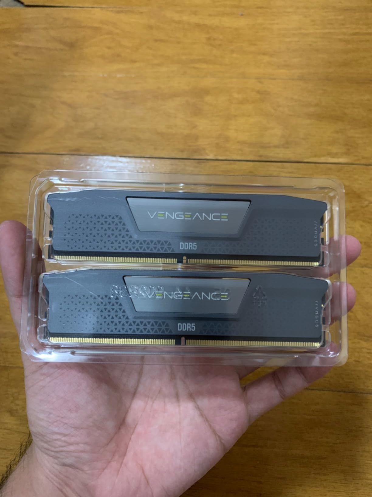 CORSAIR Vengeance DDR5 32GB (2 x 16GB) Up to 6000MHz AMD Intel RAM | Desktop Gaming Memory, AMD EXPO & Intel XMP 3.0 Compatible, CL30, Grey, CMK32GX5M2B6000Z30 customer photo 1