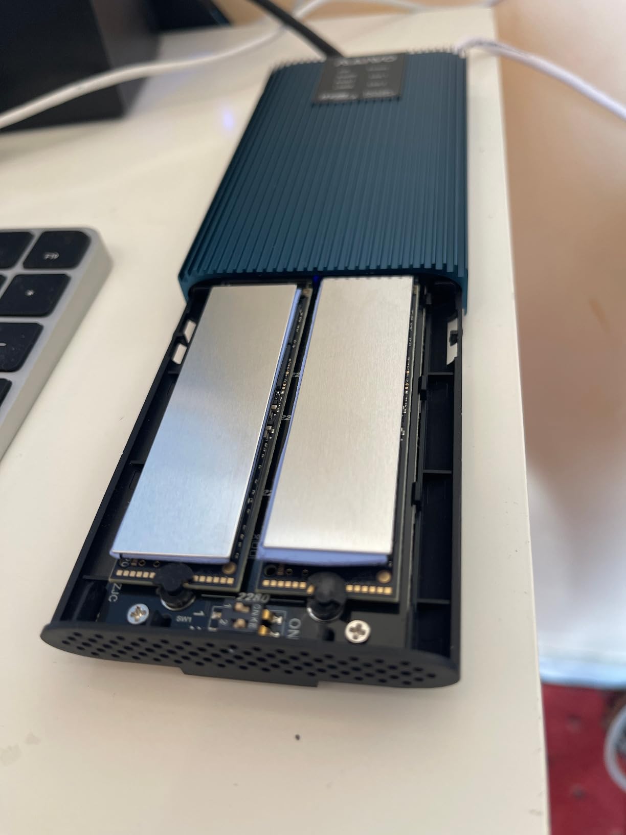 MAIWO NVMe RAID Enclosure Dual Bay M.2 PCIe NVMe SSD Reader with RAID 0/1/PM/JBOD, USB 3.2 GEN2x2 Type-C 20Gbps Speed, 16TB Capacity (K2022R) customer photo 1