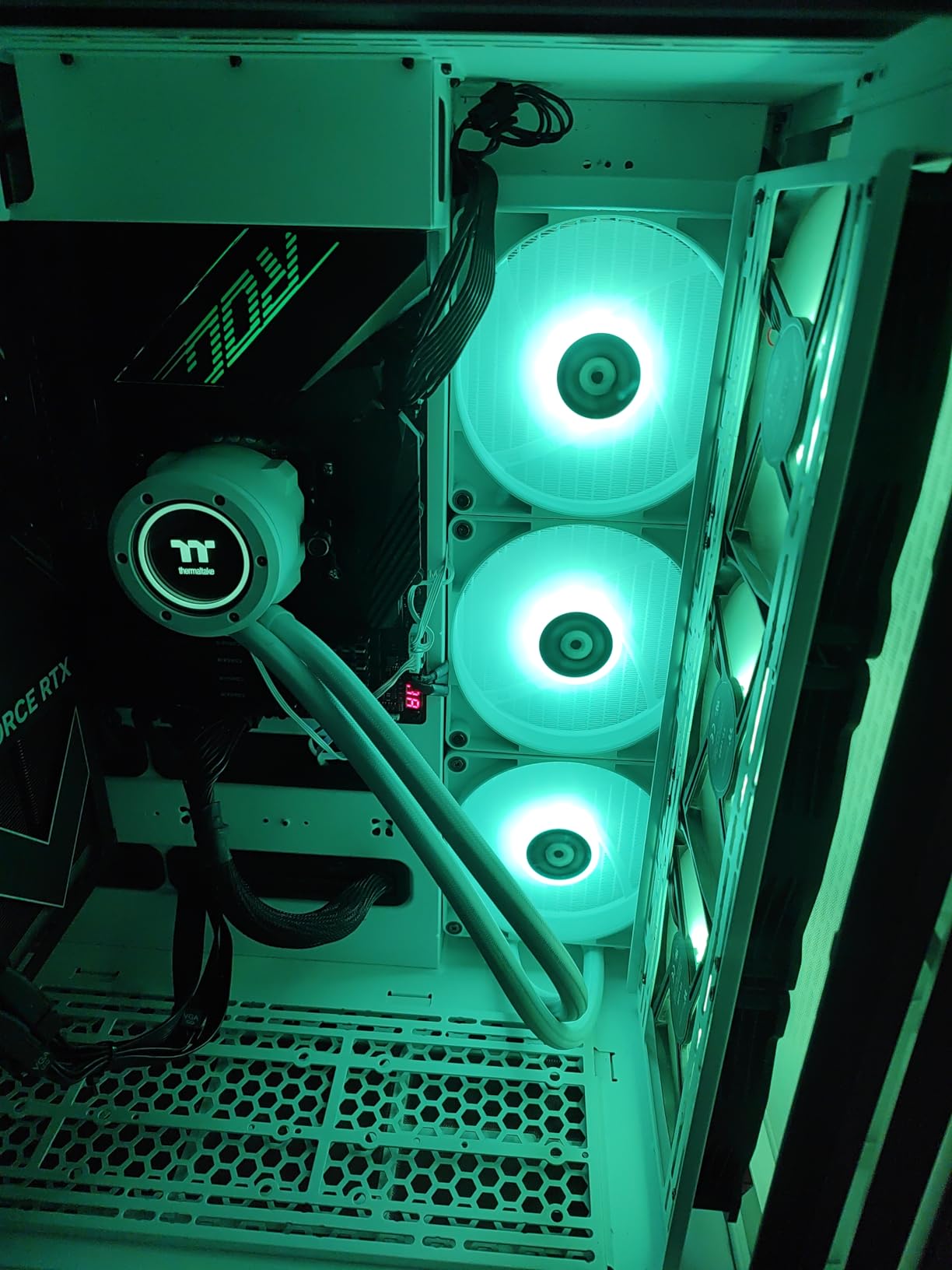 Thermaltake TH240 ARGB Sync V2 CPU Liquid Cooler/AIO Liquid Cooling/Fan 120mm*2/PWM 500~2000 RPM/Mirror Waterblock/MB ARGB Sync Control, Black customer photo 2