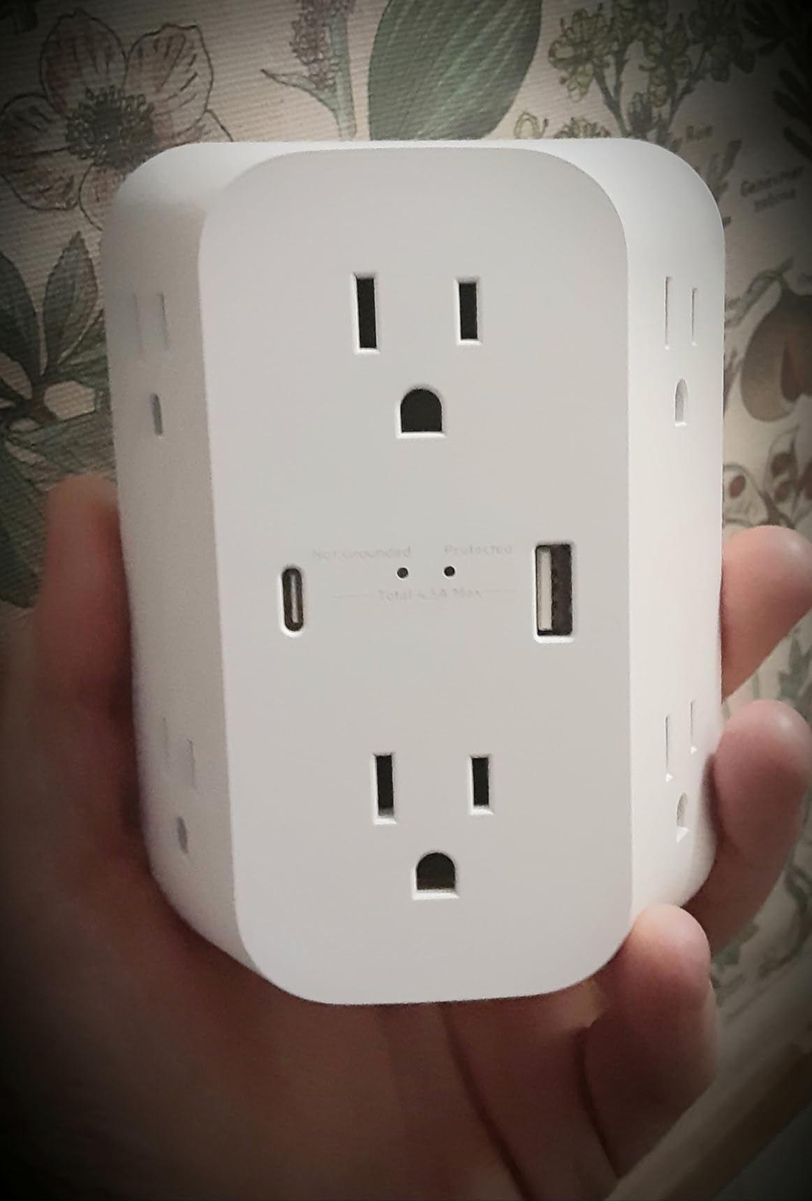 Belkin 6-Outlet Surge Protector Power Strip, 1680J with USB A & USB C Ports, wall mountable, ETL listed customer photo 1