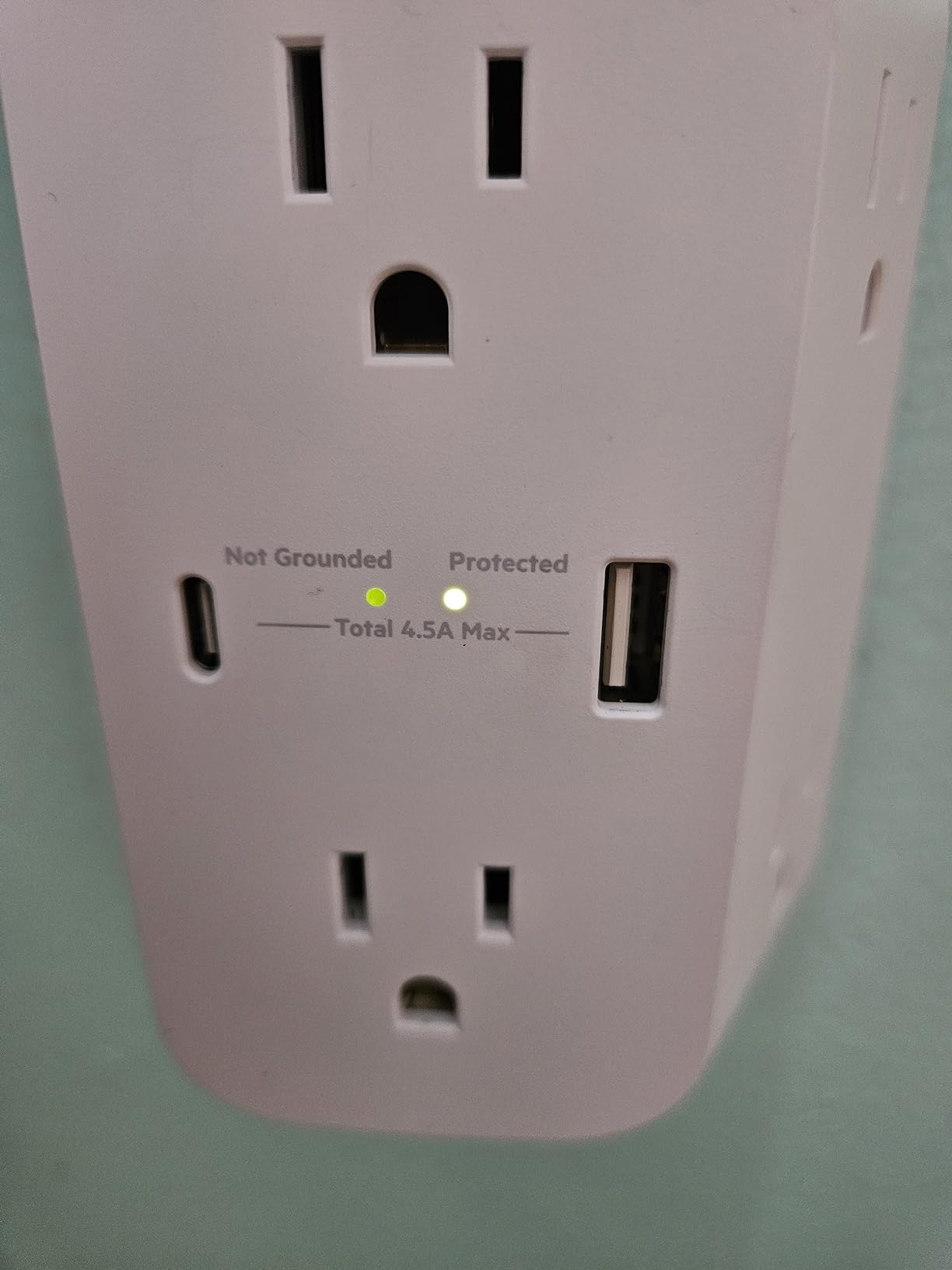 Belkin 6-Outlet Surge Protector Power Strip, 1680J with USB A & USB C Ports, wall mountable, ETL listed customer photo 2