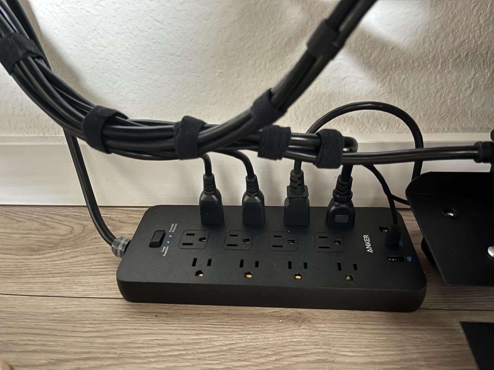 Anker Power Strip with 2100J Surge Protector, Outlet Extender, 20W, 12 AC customer photo 1