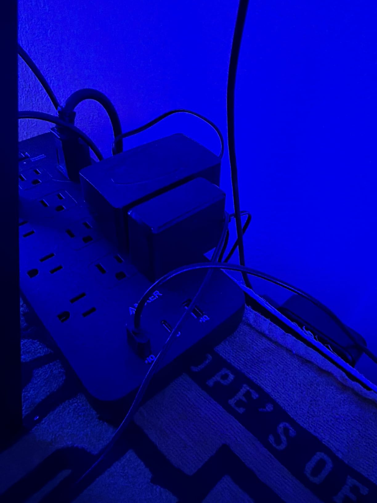 Anker Power Strip with 2100J Surge Protector, Outlet Extender, 20W, 12 AC customer photo 2