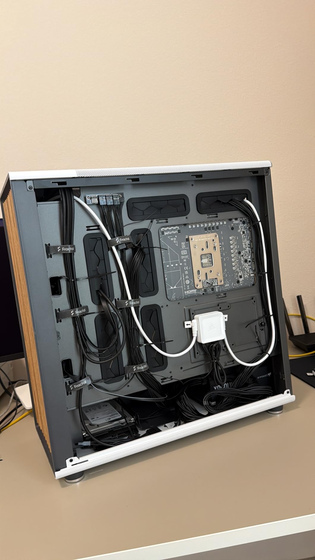 Fractal Design North XL Charcoal Black TG Dark customer photo 2