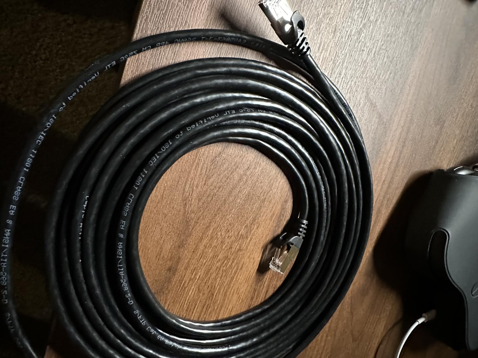 Cable Matters 10Gbps Snagless Shielded Cat 6A Ethernet Cable, 5ft, Black | S/FTP Shielded, 26 AWG Bare Copper, 550MHz Bandwidth, Gold-Plated RJ45, Cat 6A Cable, Ethernet Cord customer photo 2