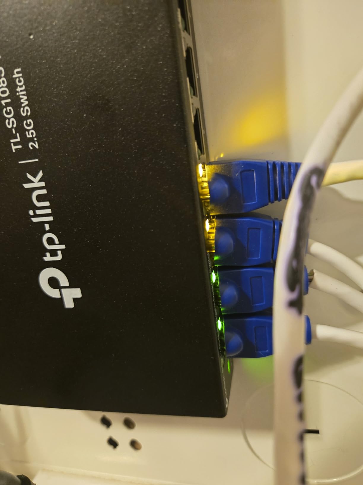 TP-Link TL-SG108S-M2, 8-Port Multi-Gigabit 2.5G Unmanaged Ethernet Switch | Multi Gigabit Network Switch, Ethernet Splitter, Plug & Play, Desktop/Wall Mount, Silent Operation customer photo 2