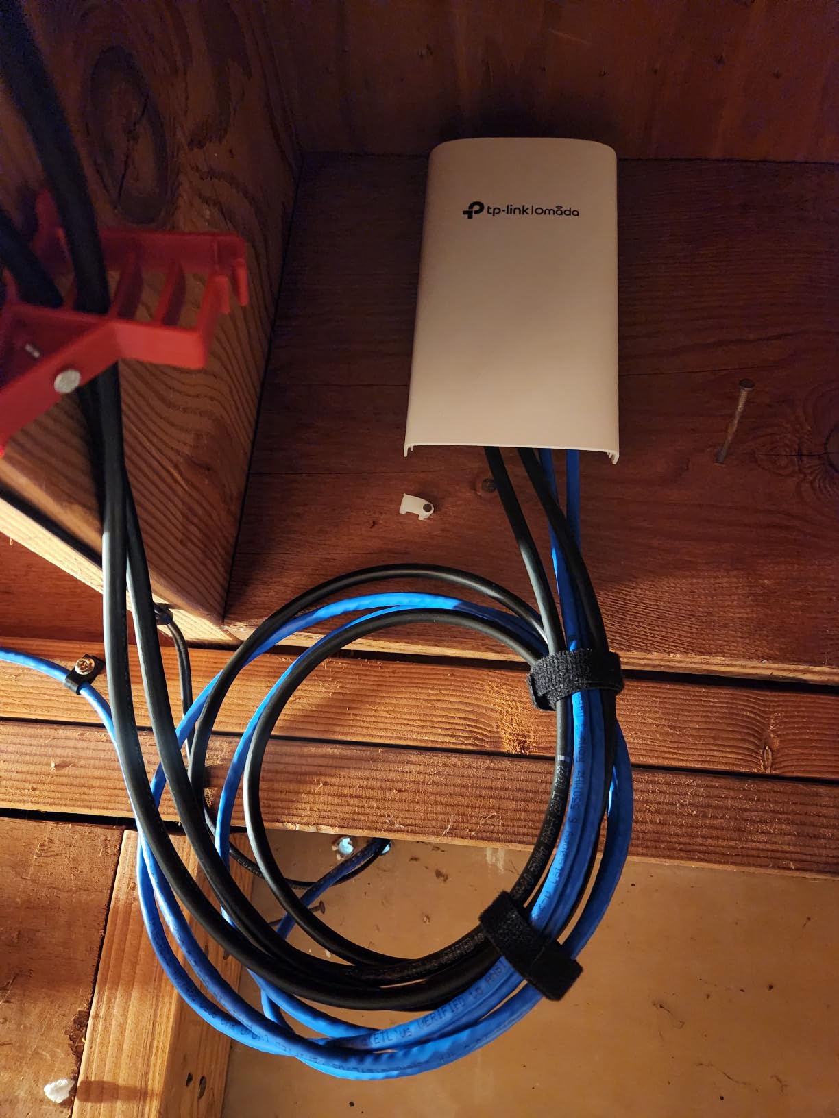 Omada SG2005P-PD, 5 Port Outdoor PoE Passthrough Gigabit Ethernet Switch customer photo 1