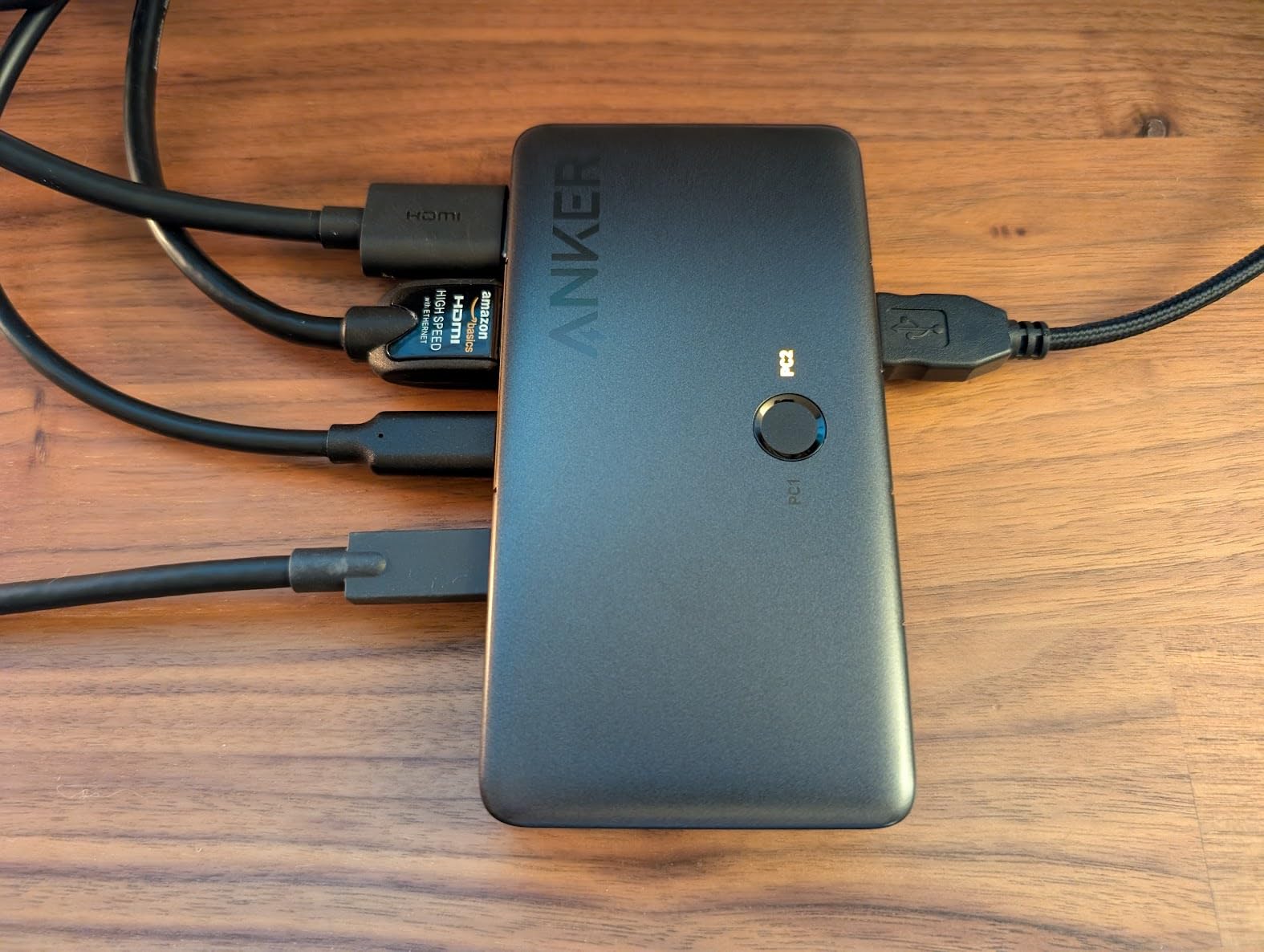 Anker USB 3.0 HDMI KVM Switch, 5 USB 3.0 Ports, 4K@60Hz HDMI, 85W Max PD | Magnetic Remote One-Click Switch Between Laptop and Desktop, for Dell, MacBook, iPad and More (Cables Included) customer photo 1