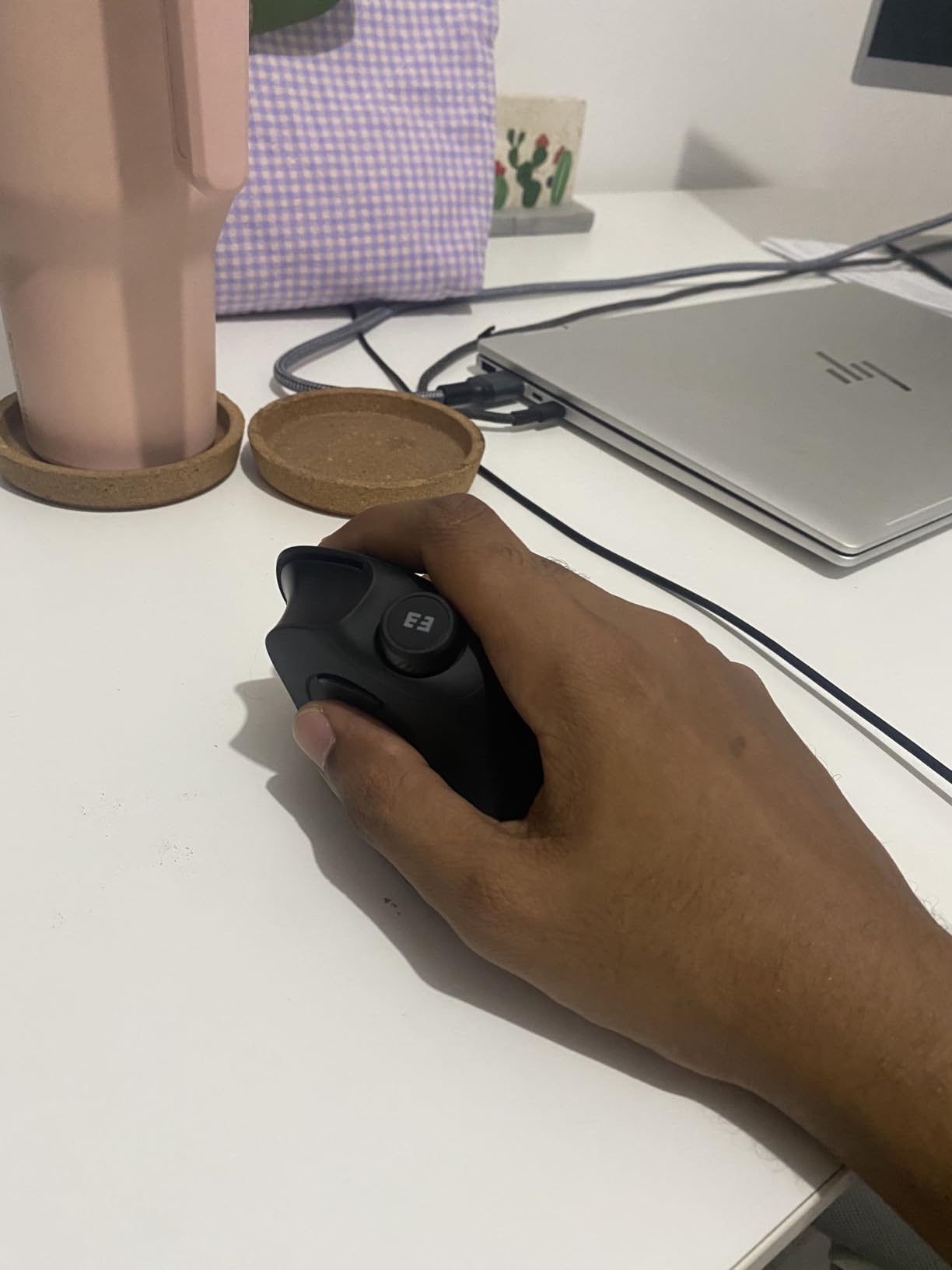 seenda MOU-302 Wireless Bluetooth Ergonomic Vertical Mouse with Volume Knob | Rechargeable 3-device mice for small/medium hands with quiet clicks, 1000/1600/2400 DPI for PC, laptop, MacBook, Green Purple customer photo 1
