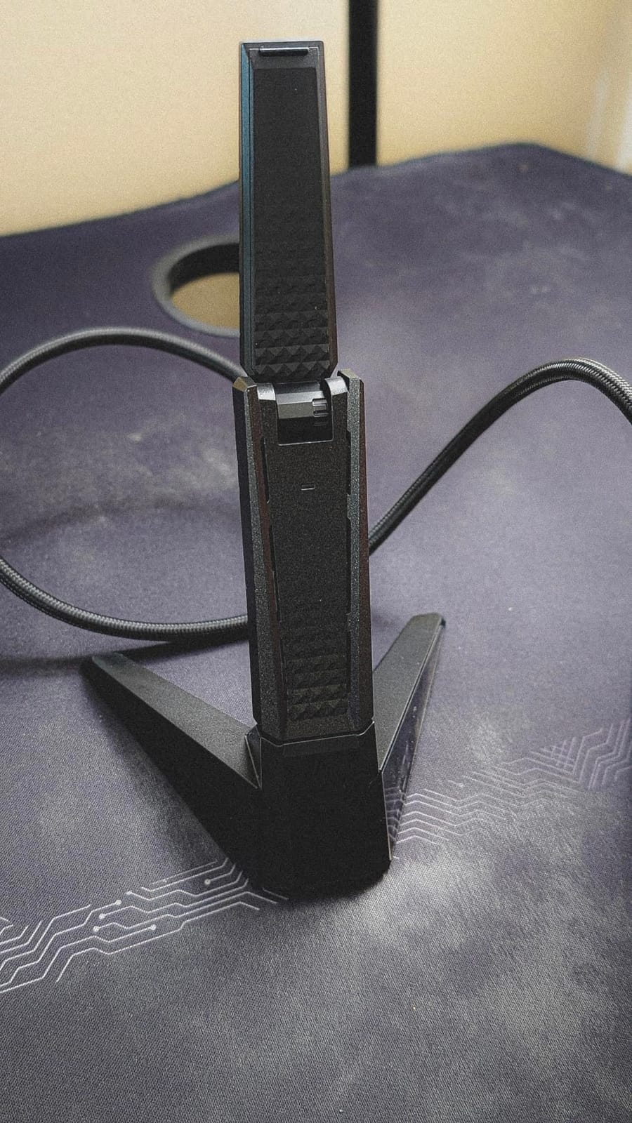 MSI AXE5400 WiFi 6E USB Adapter - WLAN up to 5400 Mbps (6GHz, 5GHz, 2.4GHz Wireless), USB 3.2 Gen 1, MU-MIMO, 2X High-Gain Tri-Band Antennas, Beamforming, WPA3 - Cradle Included customer photo 1