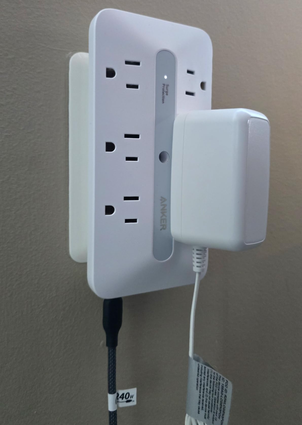Anker Outlet Extender, 10-in-1 Power Strip with 300J Surge Protector, 6 AC, 2 USB A, 2 USB C Ports, Wide-Spaces Outlets, 20W Fast Charging customer photo 1