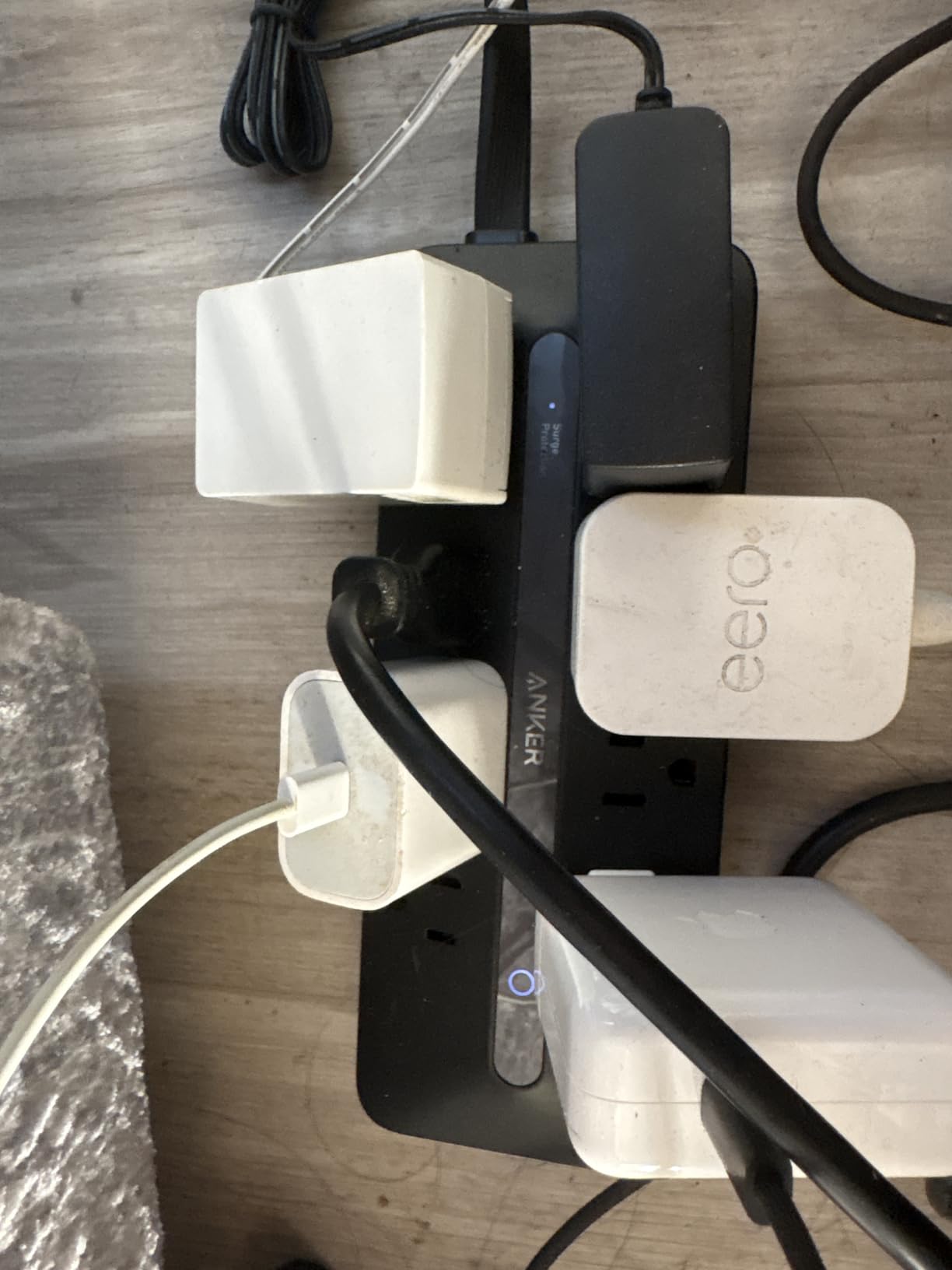 Anker Power Strip, 900J Surge Protector, 35W Max | Flat Plug Extension Cord with Multiple Outlets, 8 AC, 2 USB A, 2 USB C, 5ft Outlet Extender, Dorm Room Essentials,Home Office customer photo 2