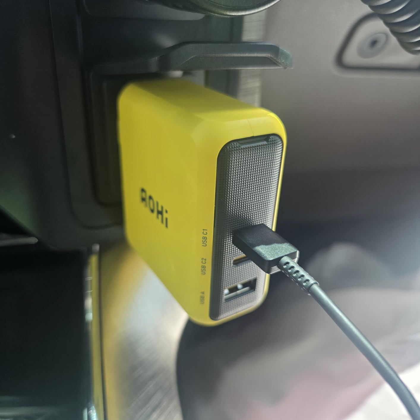 AOHI Youth 140W GaN+ USB C Charger 100W Laptop Fast Charger PD3.1 PPS 3-Port USB C Wall Charger Power Adapter for MacBook Pro 16'', Dell XPS, iPhone 17 Pro Max, iPad Pro, Tablet, Chromebook, Yellow customer photo 2