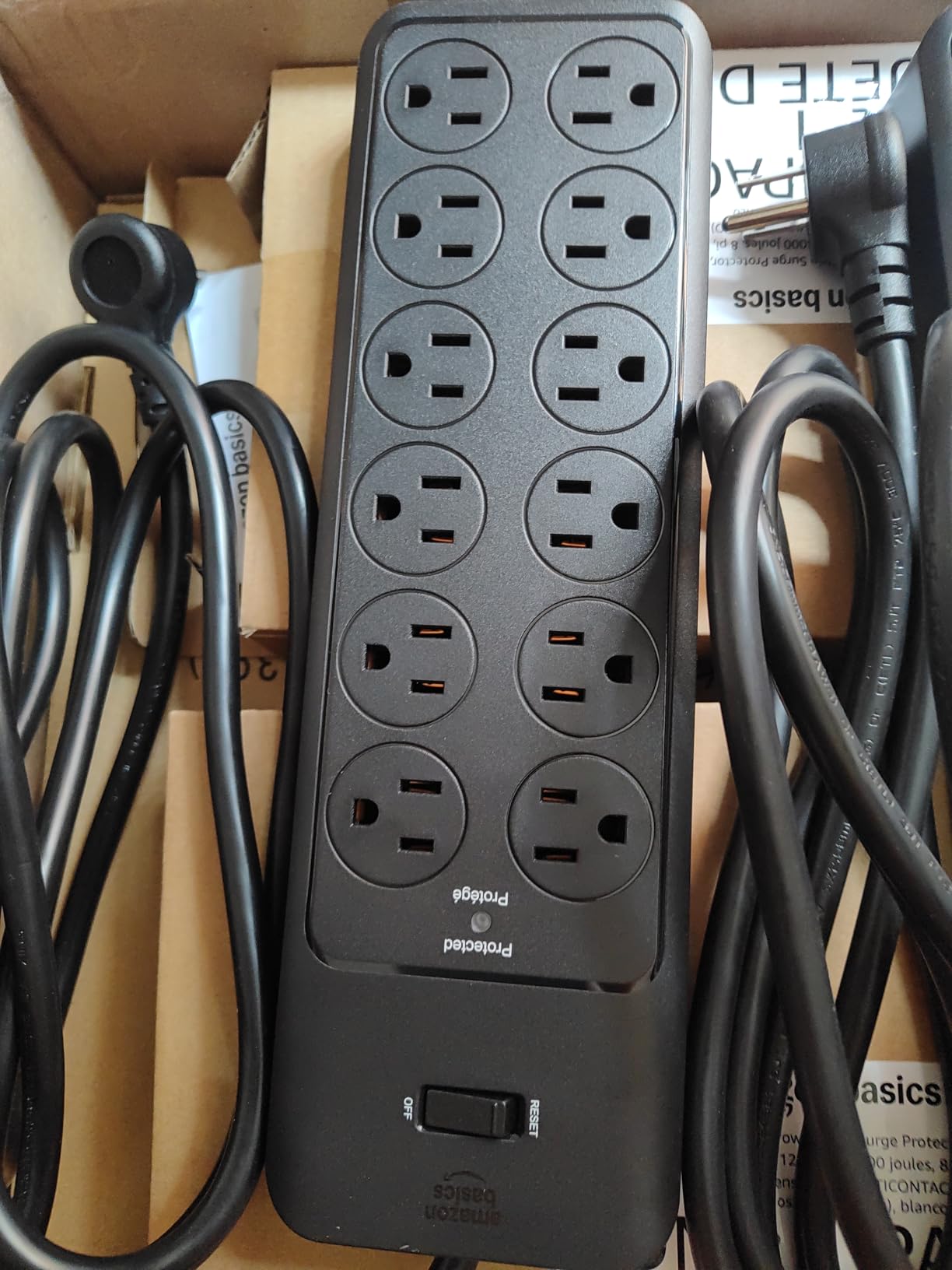 Amazon Basics 12-Outlet Surge Protector Power Strip, 4000 Joules, 8ft Extension Cord, Rectangle, for Home, Office, Gaming Room, Black customer photo 1