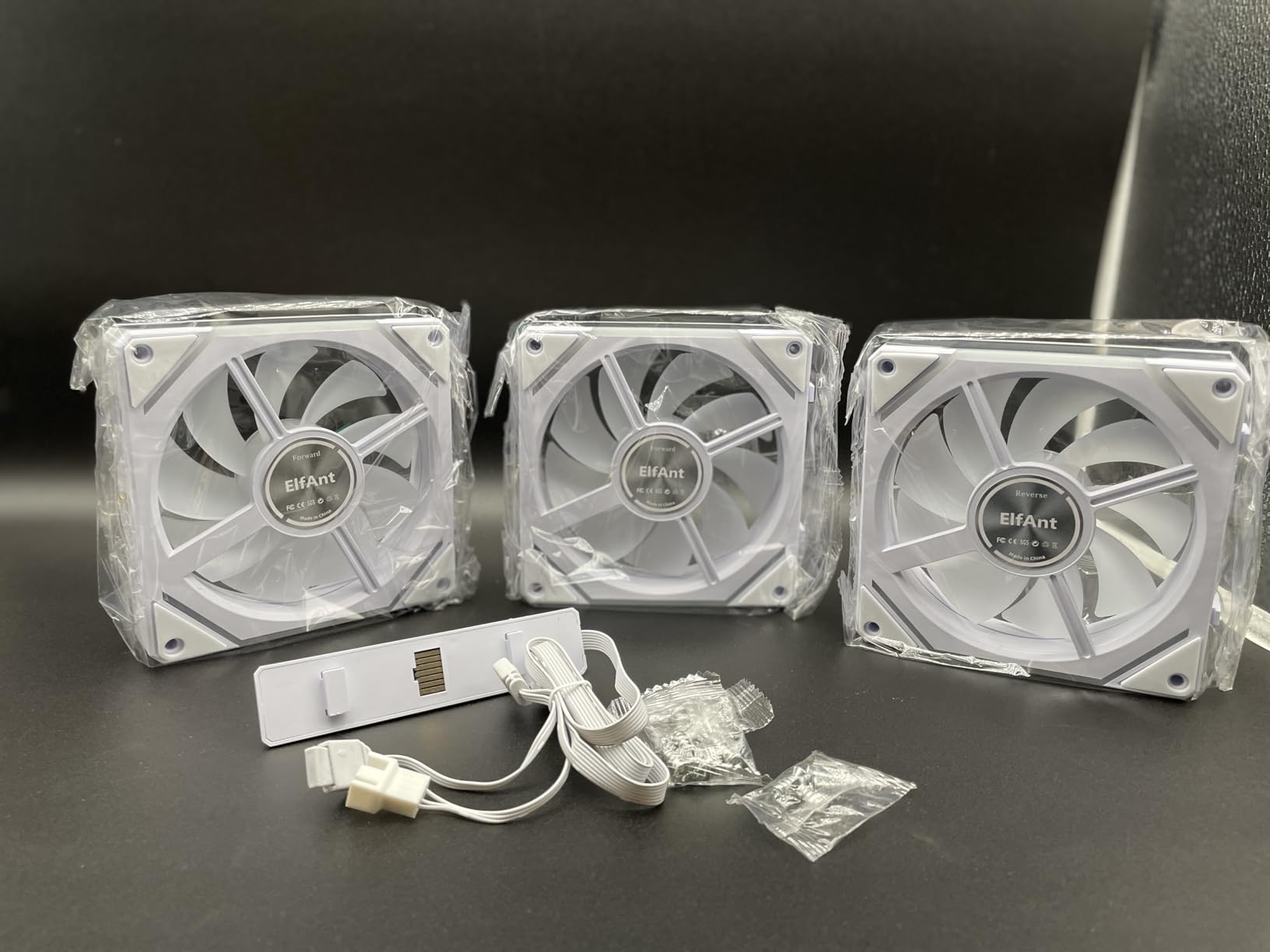 CORSAIR RS140 140mm PWM Fan - Daisy-Chain Connection - Low-Noise - Magnetic Dome Bearing - Single Pack - Black customer photo 2
