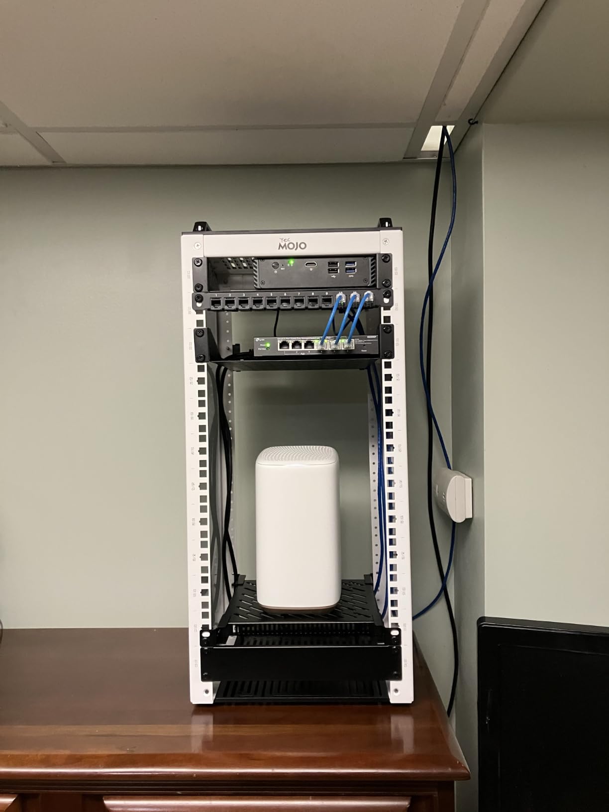 GeeekPi 12 Port Patch Panel, 10inch 0.5U CAT6 Network Patch Panel for DeskPi RackMate T1/T0/T2/T1 Plus/T0 Plus/TL1 and 10 Inch Server Rack/Network Cabinet customer photo 1