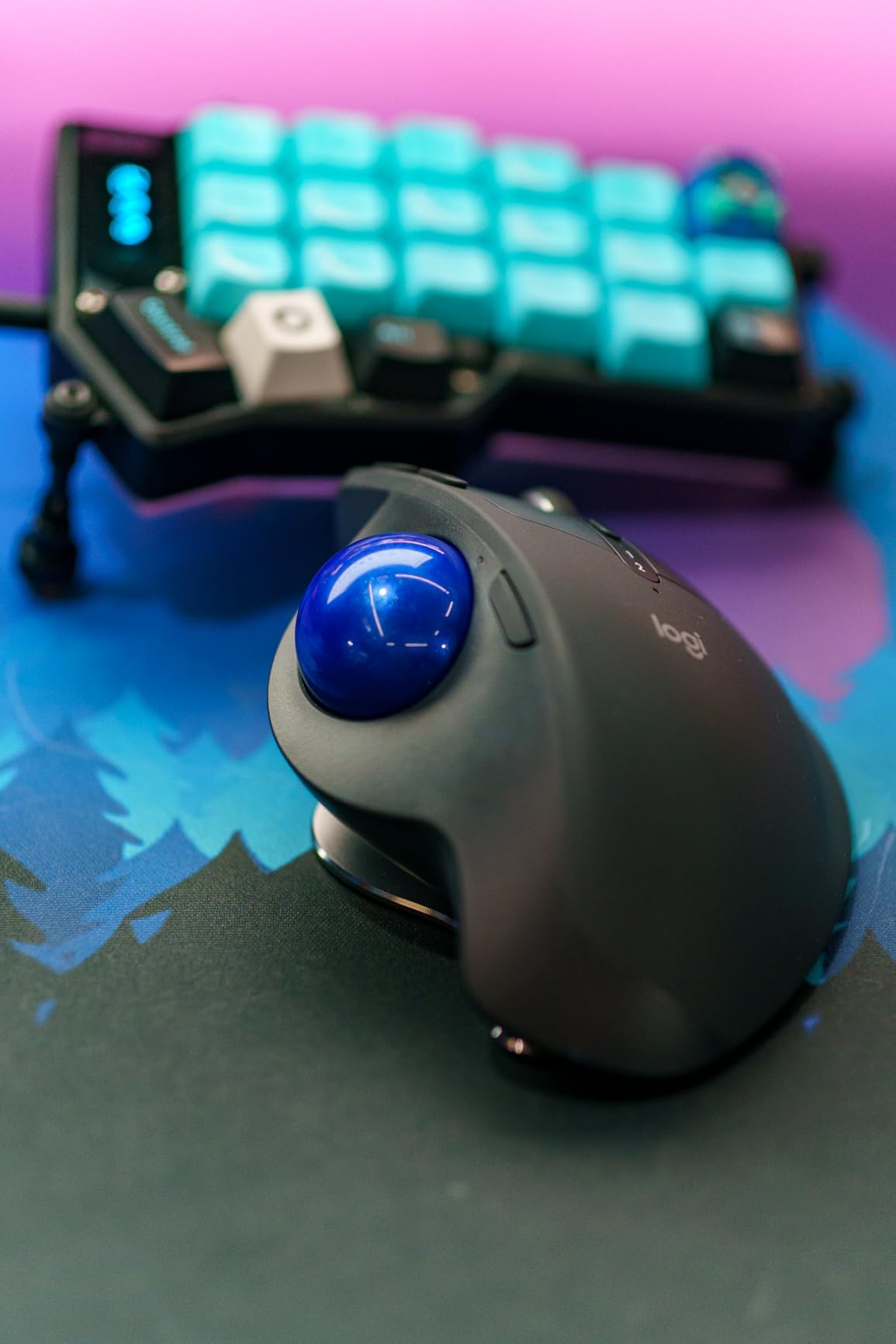 Logitech MX Ergo S Advanced Wireless Trackball Mouse USB C - Graphite | Advanced ergonomic design, rechargeable battery, Bluetooth and encrypted dongle, 6 programmable buttons, PC/Mac compatible customer photo 2