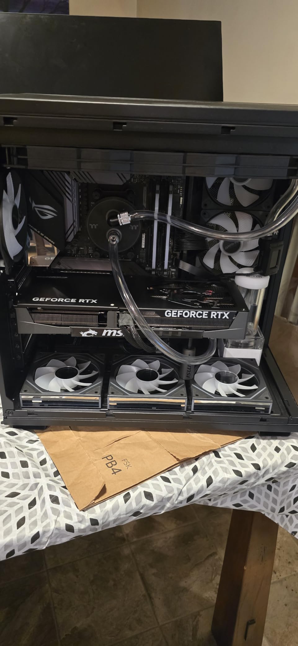 be quiet! Light Base 600 LX Black PC Case - Fully Windowed Front and Side - Dual Chamber - ARGB LED Strip - Mid Tower - 4 Light Wings LX 120mm PWM Fans customer photo 1