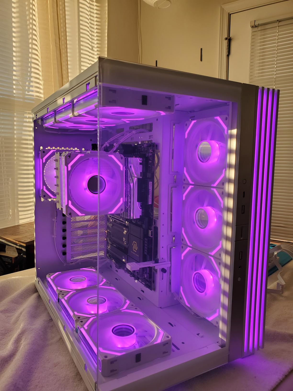 be quiet! Light Base 600 DX Black PC Case - Fully Windowed Front and Side - Dual Chamber - Aquarium Mid Tower Gaming Computer Case - ARGB LED Strip customer photo 2