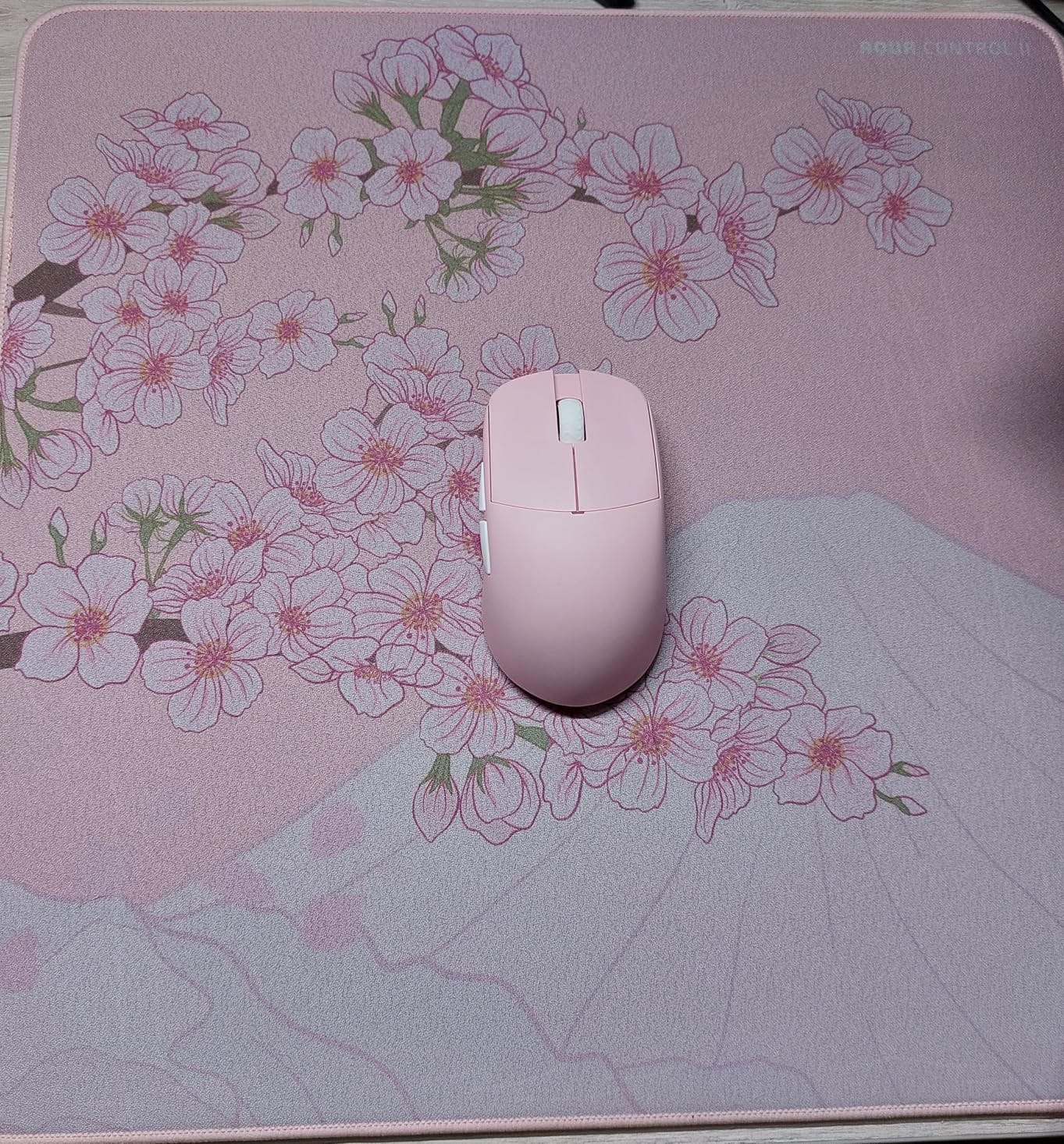 Lamzu Atlantis Mini Champion Edition Wireless Gaming Mouse, Ultra Lightweight 51g, Optical Switch, 30000 DPI, Symmetrical, MCU Nordic 52840, Dust-Proof Encoder, PAW3950 Sensor, 8K Compatible customer photo 1
