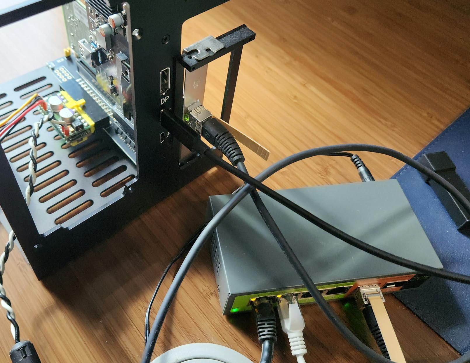 eGPU Enclosure Thunderbolt 3/4 USB4 40Gbps PD 85W Charging External GPU Dock Compatible with NVIDIA/AMD Graphics Cards on Win 10/11 Linux System, ATX Power Supply (MK-L18) customer photo 1