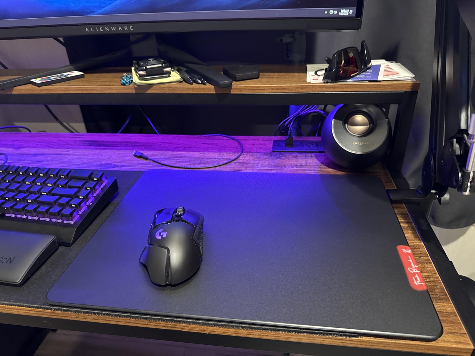 Flash Beyond Glass Gaming Mouse Pad, 400 x 300 mm, Black | Micro-etched tempered glass; controlled glide, anti-slip base, rounded edges and kit included customer photo 1
