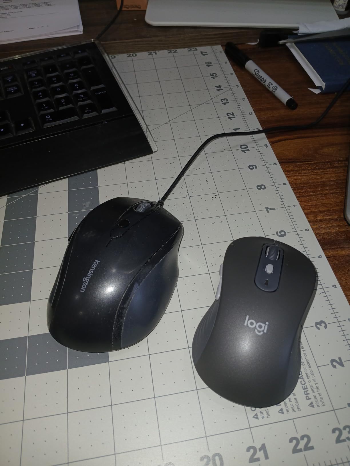 Logitech Signature Plus M750 L Wireless Mouse - for Large Hands, SmartWheel, Bluetooth, Multi Device, 24-Month Battery, Silent Clicks, Customizable Side Buttons, Contoured Shape - Graphite customer photo 1