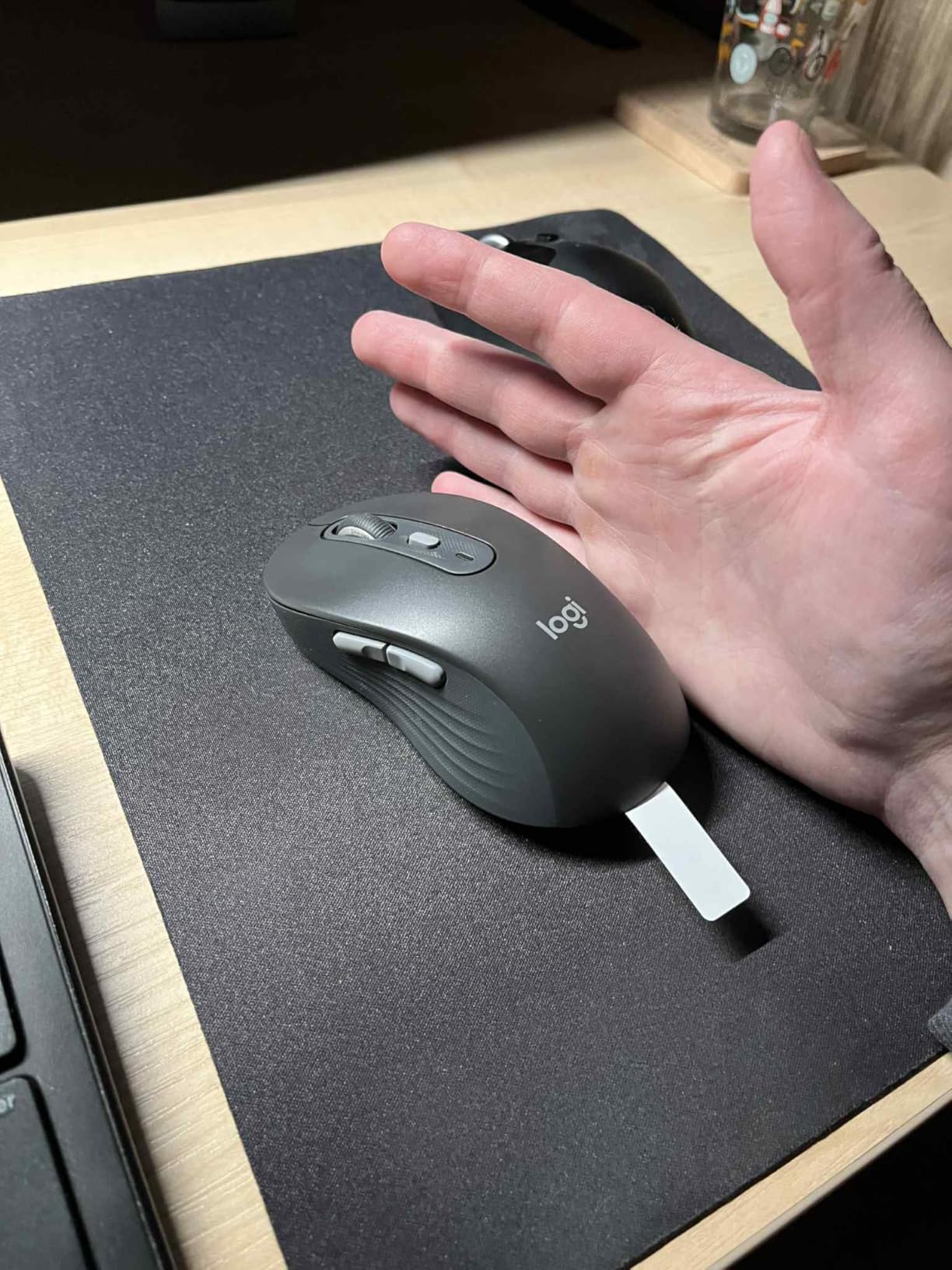 Logitech Signature Plus M750 L Wireless Mouse - for Large Hands, SmartWheel, Bluetooth, Multi Device, 24-Month Battery, Silent Clicks, Customizable Side Buttons, Contoured Shape - Graphite customer photo 2