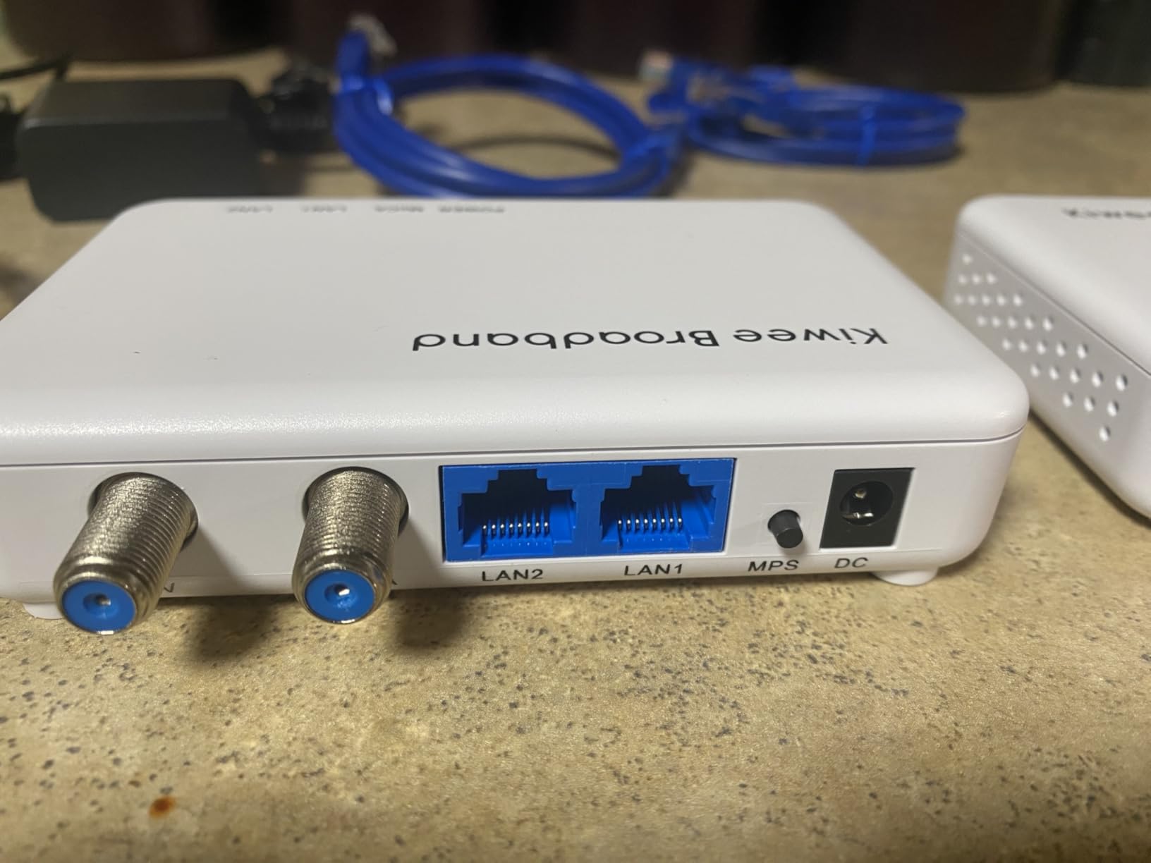Kiwee Broadband MoCA 2.5 Adapter with Dual 2.5GbE Ports (2-Pack) | High-Speed Ethernet Over Coaxial | 2.5Gbps Wired LAN for Streaming, Gaming, Mesh WiFi | Includes Coax & Ethernet Cables | KB-M3-02 customer photo 1