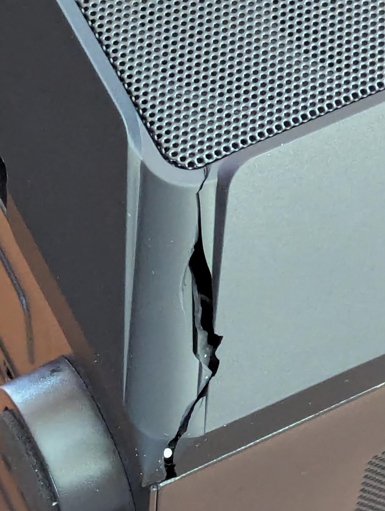 Rosewill Helium NAS | ATX Mid Tower Computer Case | Mesh Panel | 4 x 140mm PWM Fans | Supports up to 13 Hard Drives | USB 3.1 Type C | Ideal for DIY NAS, Media Servers, or Small Business Applications customer photo 1