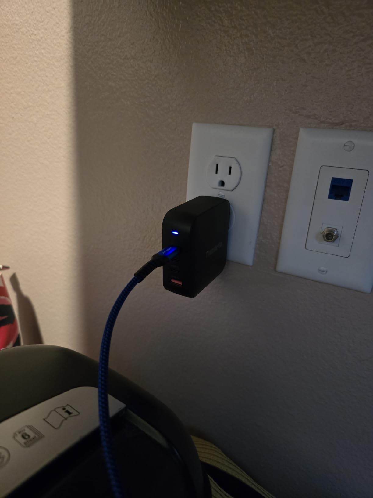 240W GaN Charger, 4-Port USB C Fast Charging Station with 140W Max PD 3.1 Port, Compact Travel Wall Adapter for MacBook Pro/Air M3/M2/M1, Laptops, iPhone 15/14, Galaxy S24/S23, iPad, Steam Deck customer photo 1