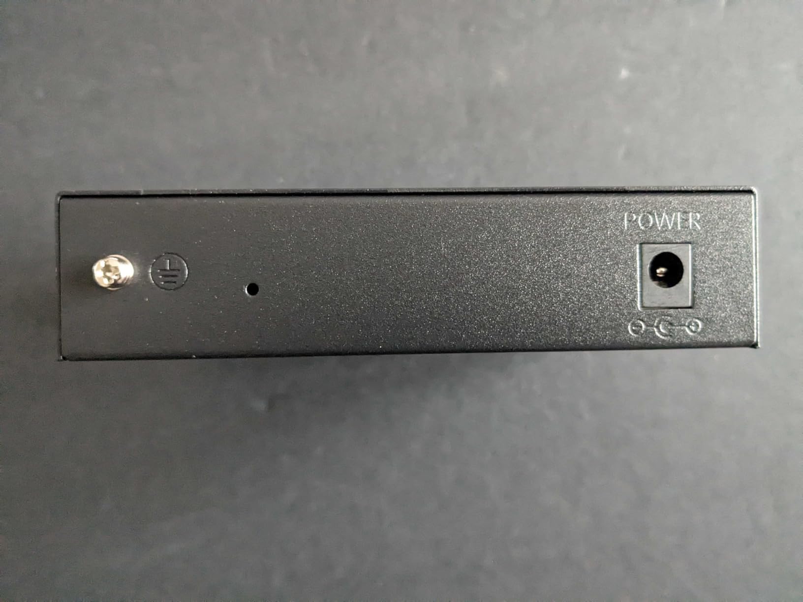 6 Ports 10Gb Unmanaged Ethernet Switch with 4*2.5G Base-T Ports, 2*10G RJ45 Ports. 60Gbps Switching Capacity, GiGaPlus 10Gbps Network Switch for 2.5G/10Gbps NAS/PC, WiFi6 Router, Wireless AP customer photo 1