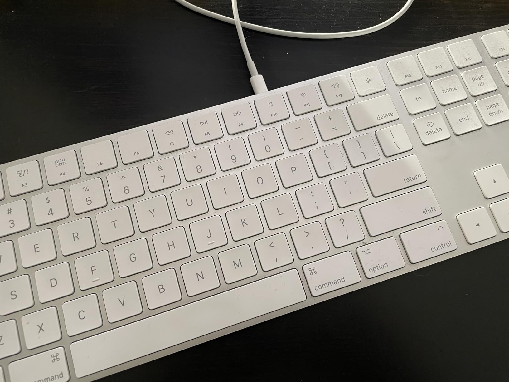 Apple Magic Keyboard with Numeric Keypad: Wireless, Bluetooth, Rechargeable. Works with Mac, iPad, or iPhone; US English - White | USB-C Magic Keyboard with numeric keypad and scissor mechanism for scrolling, gaming and finance customer photo 1