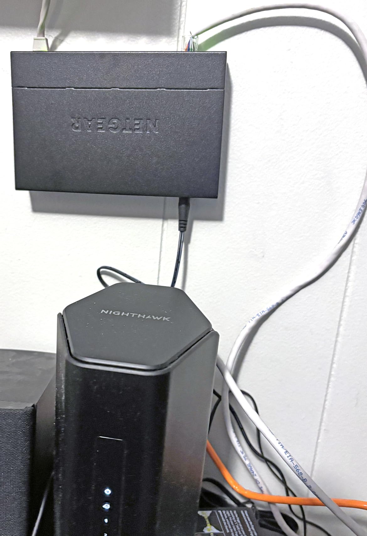 NETGEAR 16-Port Gigabit Ethernet Unmanaged Network Switch (GS316v3) | Essentials Model, Plug-and-Play, Fanless Silent Metal Housing, Desktop or Wall Mount, 802.1p QoS & 9K Jumbo Frame Support customer photo 1