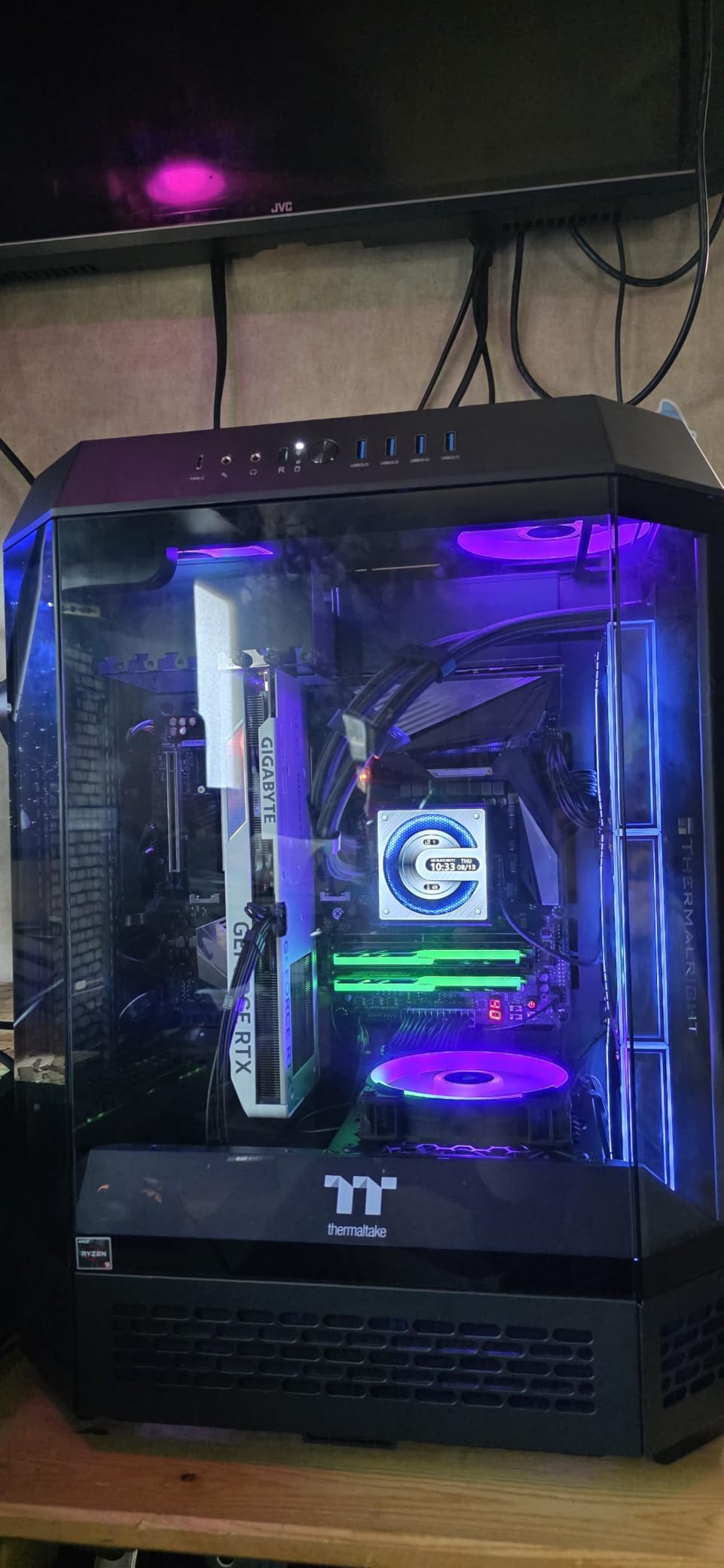 Thermaltake Tower 600 Mid Tower; 2x140mm CT Fans Included; 420mm Radiator Support; 400mm GPU Clearance; Hidden Connector Support; Rotatable PCIe Slots; Light-Year Green customer photo 1