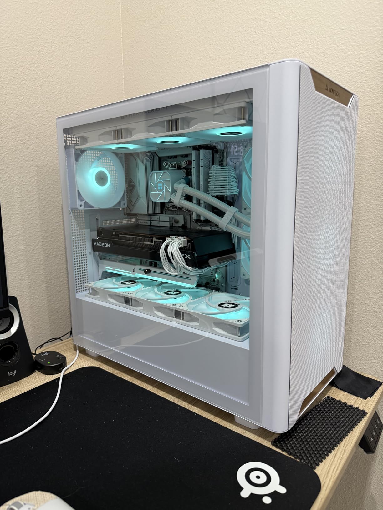 MONTECH XRWood ATX PC Case, Genuine Walnut, 4 ARGB PWM Fans, White | 420mm GPU Support, 360mm Radiator Support, High Airflow Mesh, Tempered Glass, USB-C, GPU Holder customer photo 1