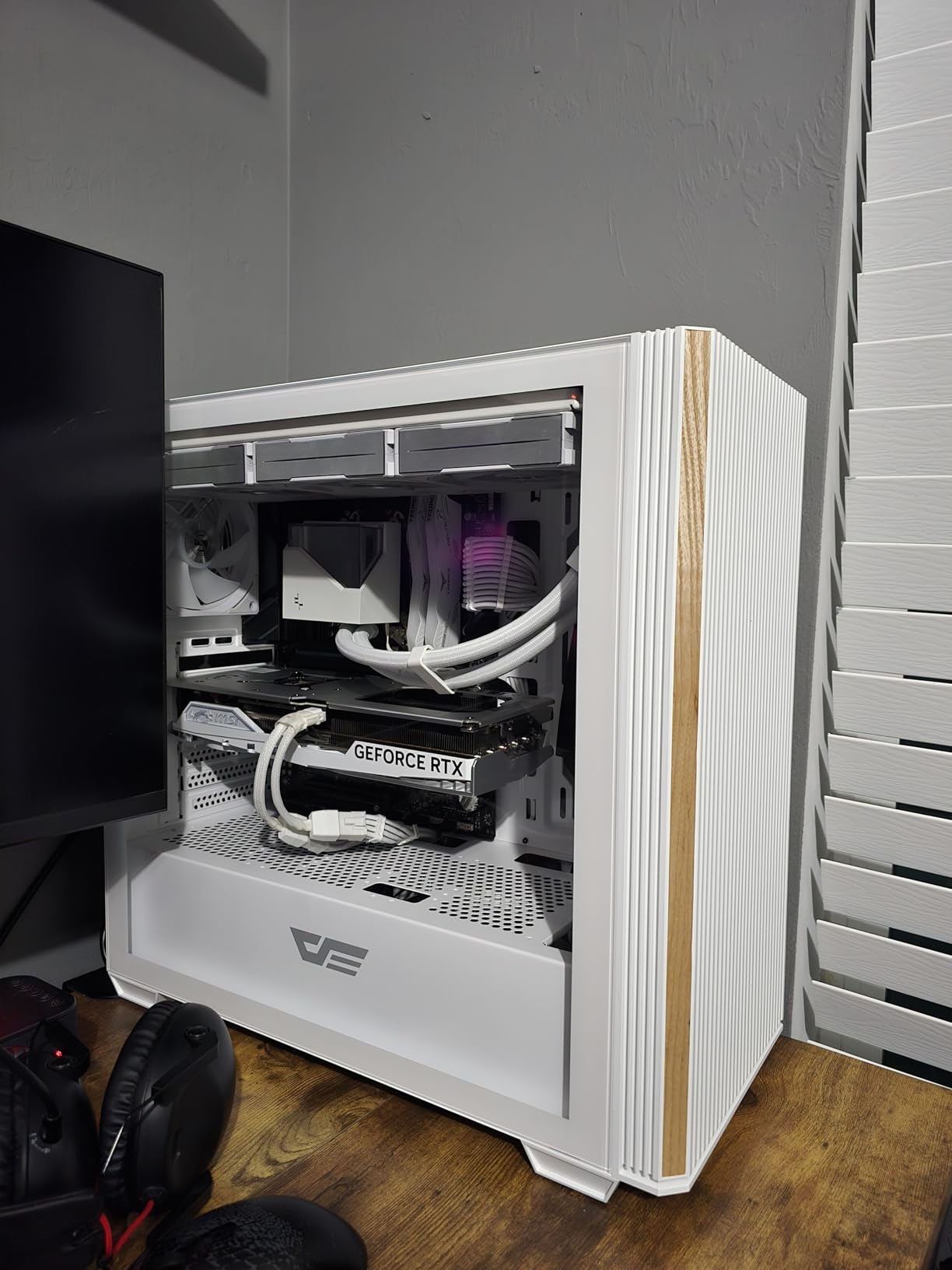 darkFlash DS900WS Mid-Tower ATX PC Case, White | Genuine Walnut Wood, High Airflow, Pre-Install 4x120mm PWM ARGB Fans, Type C Port, Supports 360mm AIO customer photo 2