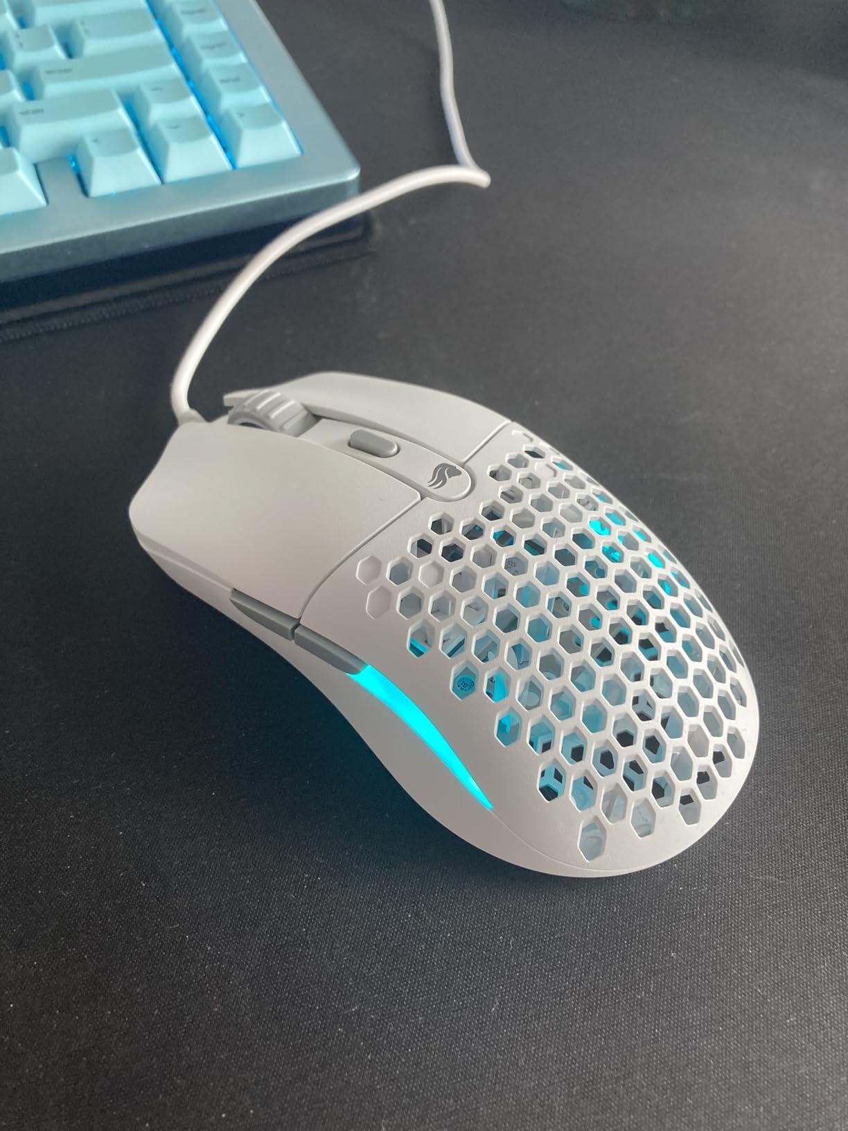 GLORIOUS Model O Eternal Ultralight RGB Gaming Mouse - Wired - 55g Lightweight - Customizable RGB Lighting - 6 Programmable Buttons - Symmetrical Design - 12K DPI Optical Sensor - PC/Mac - Black customer photo 2
