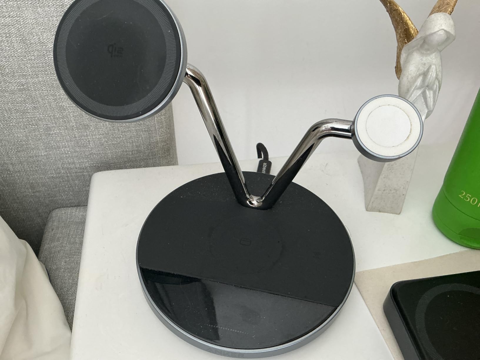 Anker Prime 3-in-1 Qi2.2 MagSafe Compatible 25W Wireless Charging Station | Smart Display with TEC Active Cooling, for iPhone 17, Apple Watch, AirPods Pro, and More (Adapter Included) customer photo 2